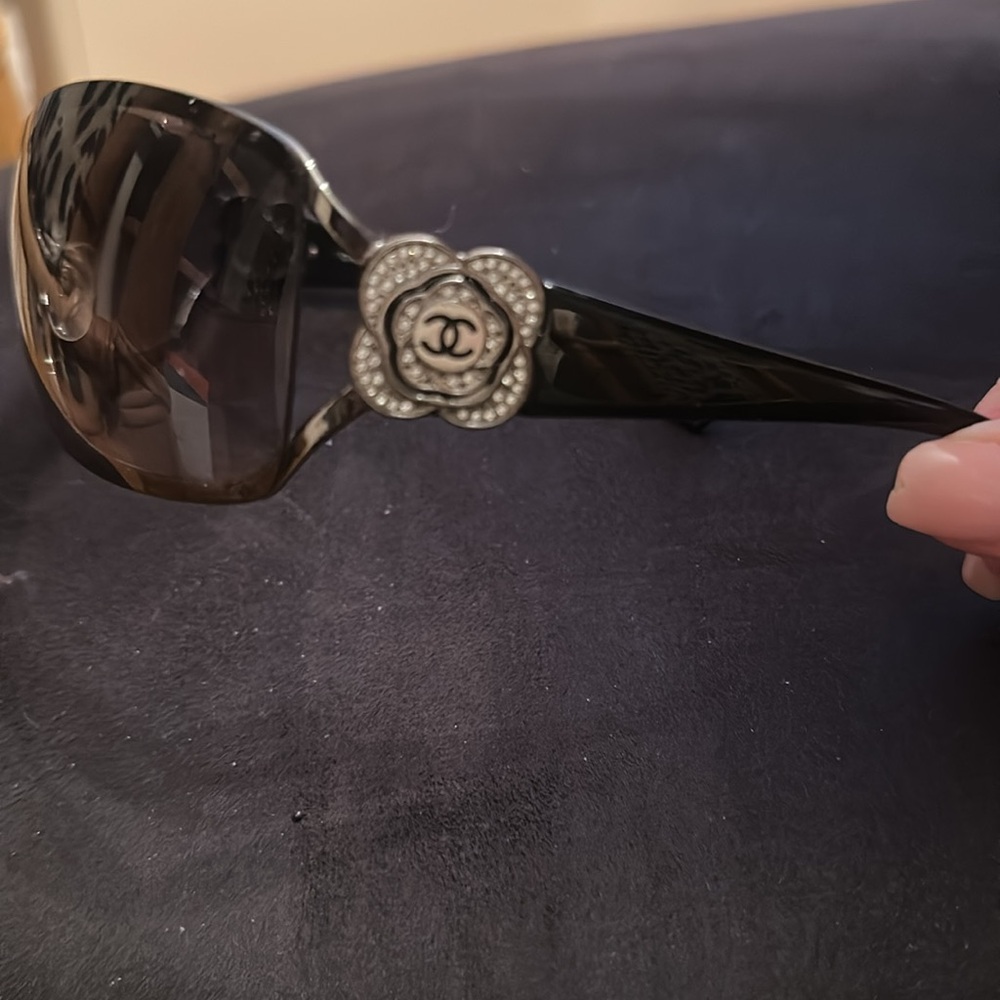 CHANEL Black Sunglasses - Picture 10 of 12